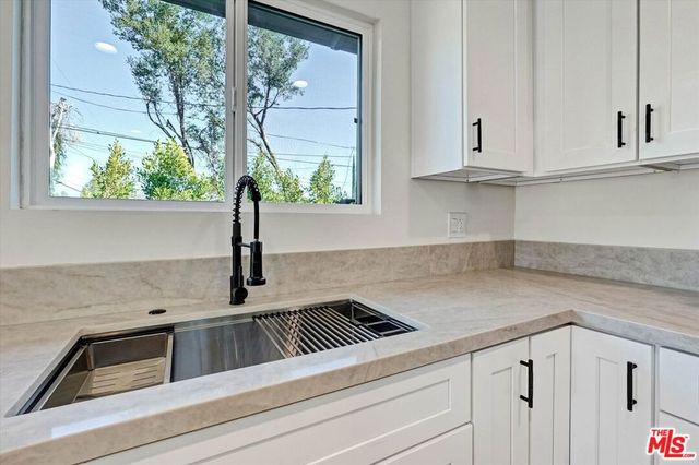 22457 Clarendon St, Los Angeles, CA 91367