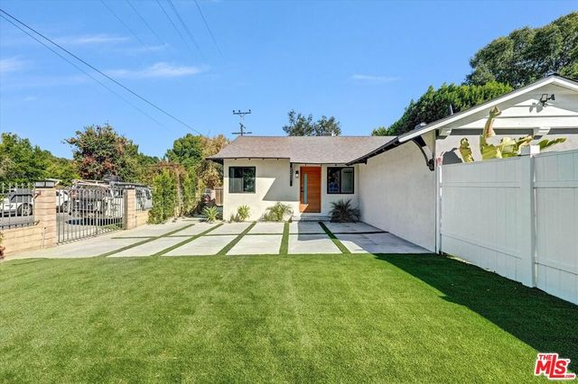 22457 Clarendon St, Los Angeles, CA 91367