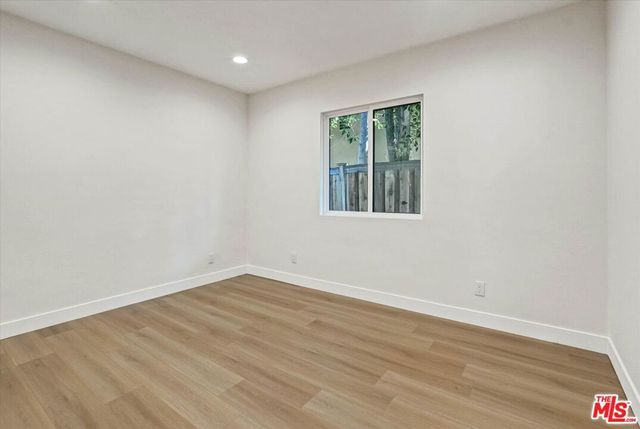22457 Clarendon St, Los Angeles, CA 91367
