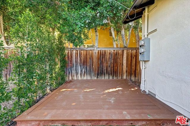 22457 Clarendon St, Los Angeles, CA 91367