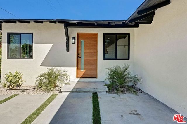 22457 Clarendon St, Los Angeles, CA 91367