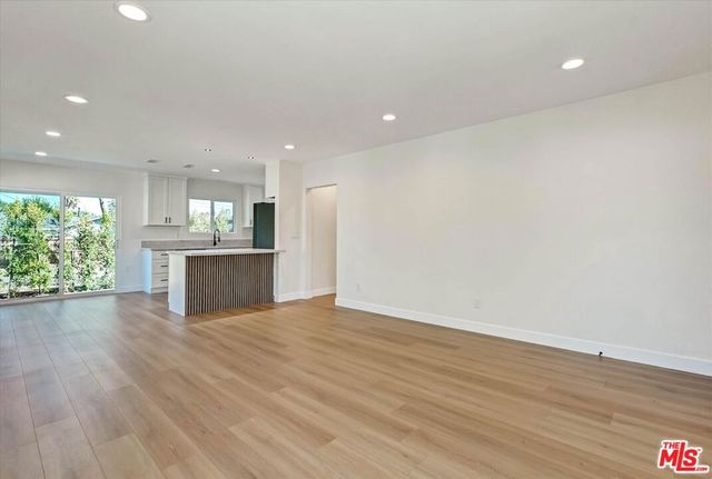 22457 Clarendon St, Los Angeles, CA 91367