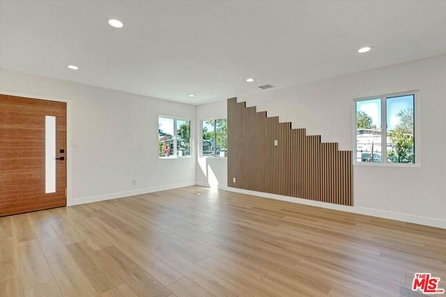 22457 Clarendon St, Los Angeles, CA 91367