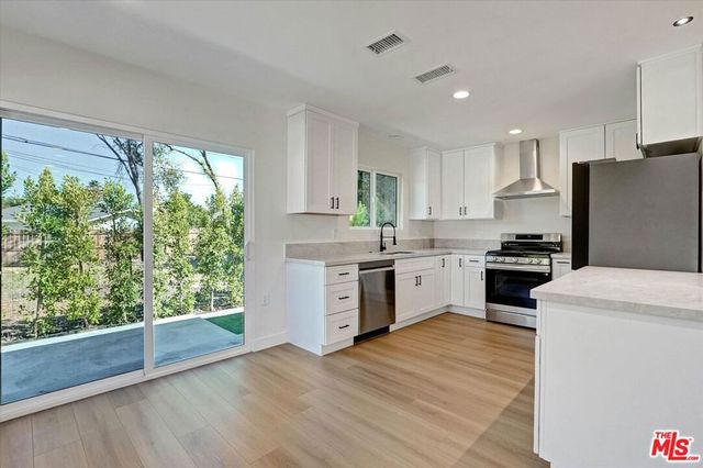 22457 Clarendon St, Los Angeles, CA 91367