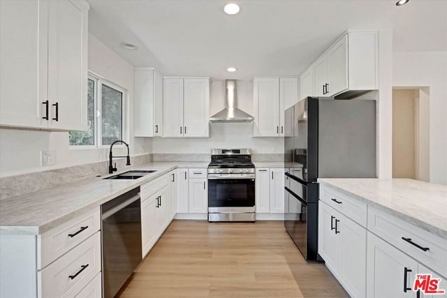 22457 Clarendon St, Los Angeles, CA 91367