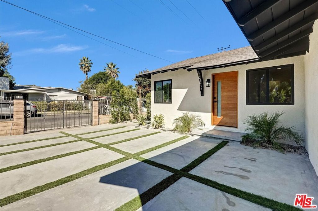 22457 Clarendon St, Los Angeles, CA 91367