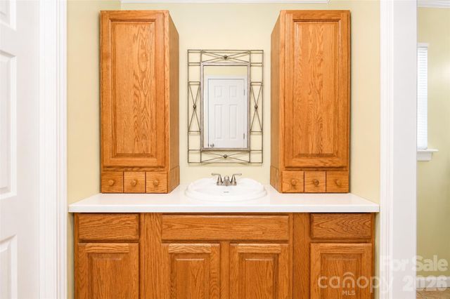 7904 Saddleview Court, Charlotte, NC 28215