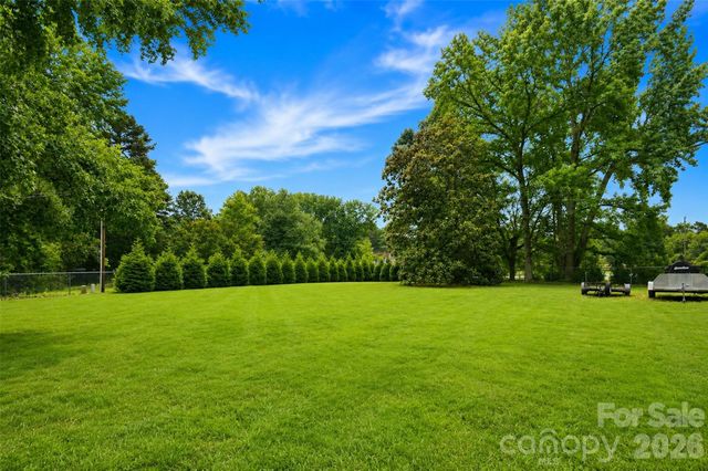 7904 Saddleview Court, Charlotte, NC 28215