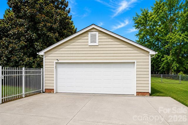 7904 Saddleview Court, Charlotte, NC 28215