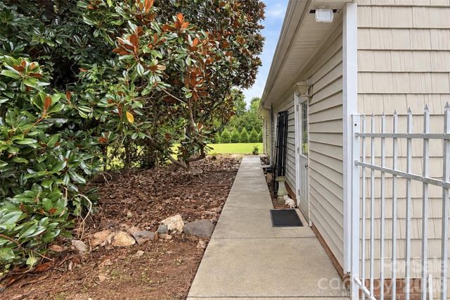 7904 Saddleview Court, Charlotte, NC 28215
