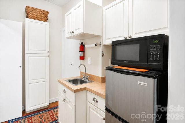 7904 Saddleview Court, Charlotte, NC 28215