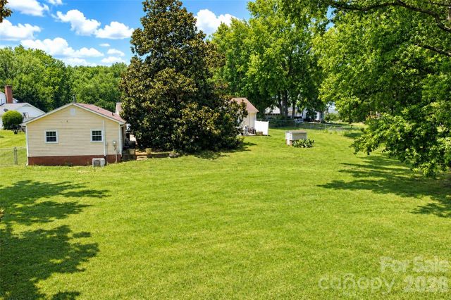7904 Saddleview Court, Charlotte, NC 28215