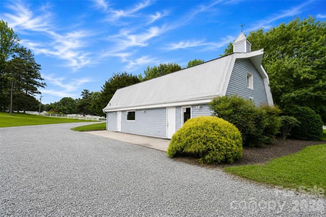 7904 Saddleview Court, Charlotte, NC 28215