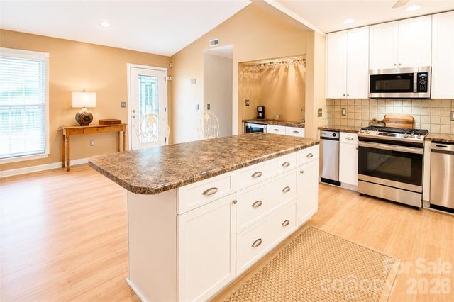 7904 Saddleview Court, Charlotte, NC 28215