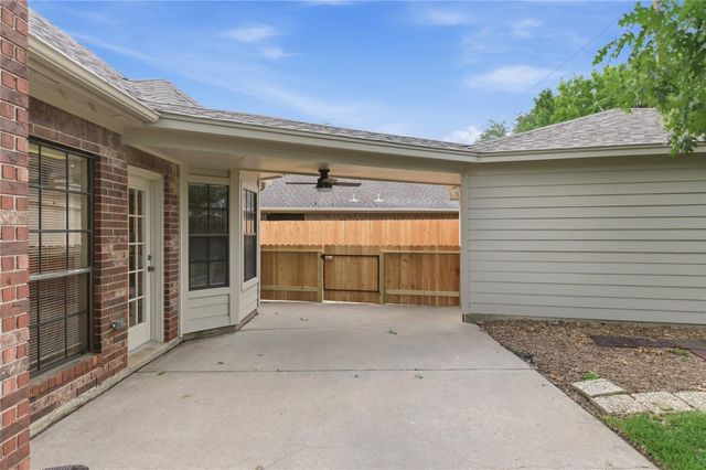 13615 Robin Hill Court, Houston, TX 77059