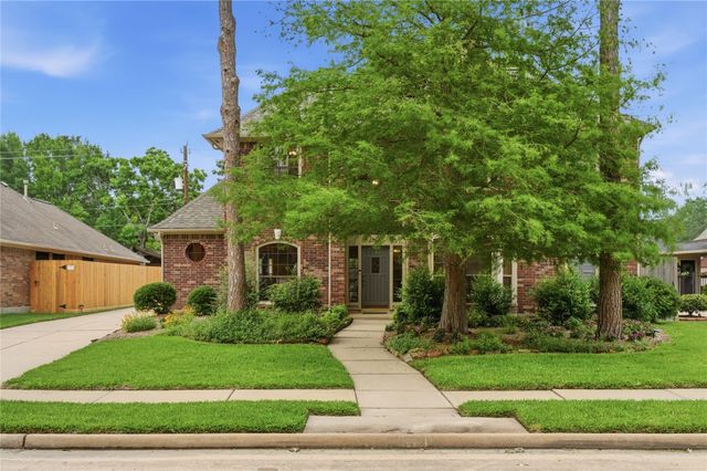 13615 Robin Hill Court, Houston, TX 77059