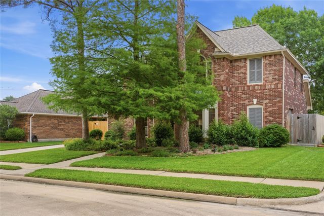 13615 Robin Hill Court, Houston, TX 77059