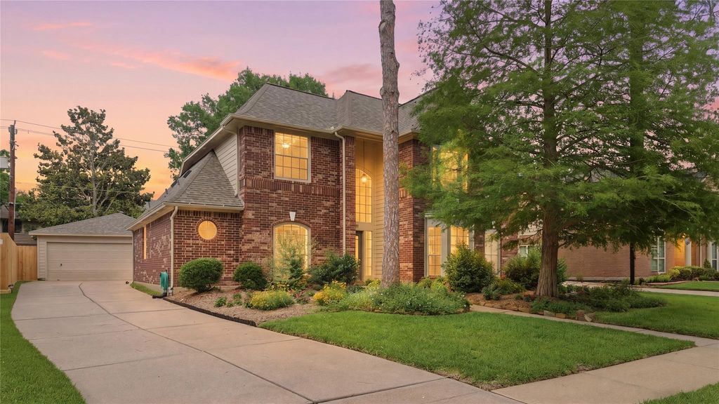 13615 Robin Hill Court, Houston, TX 77059