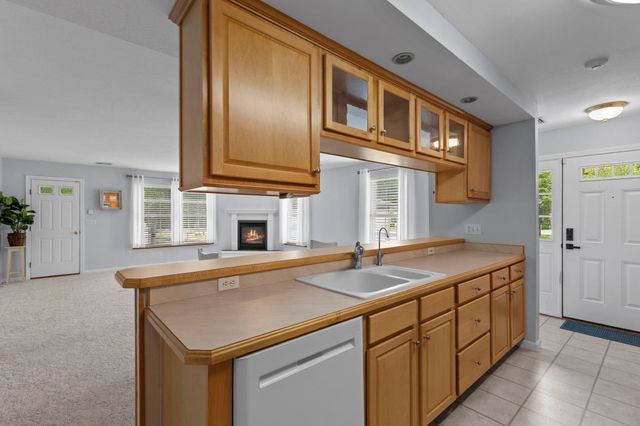 28 Lantern Lane, Kingston, NH 03848