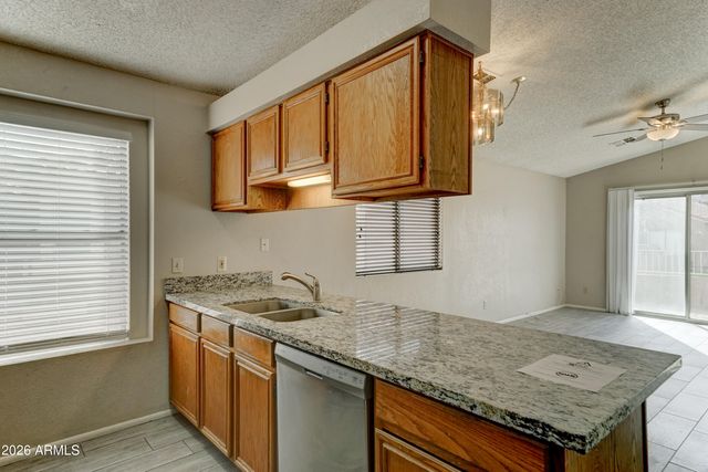 7040 W Olive Avenue 12, Peoria, AZ 85345