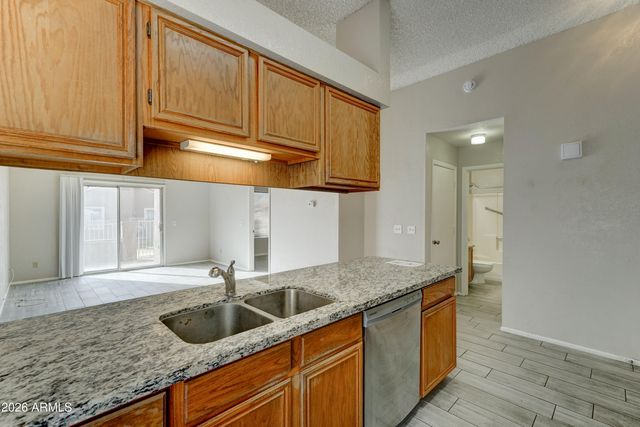 7040 W Olive Avenue 12, Peoria, AZ 85345