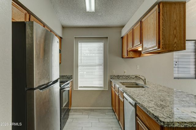 7040 W Olive Avenue 12, Peoria, AZ 85345