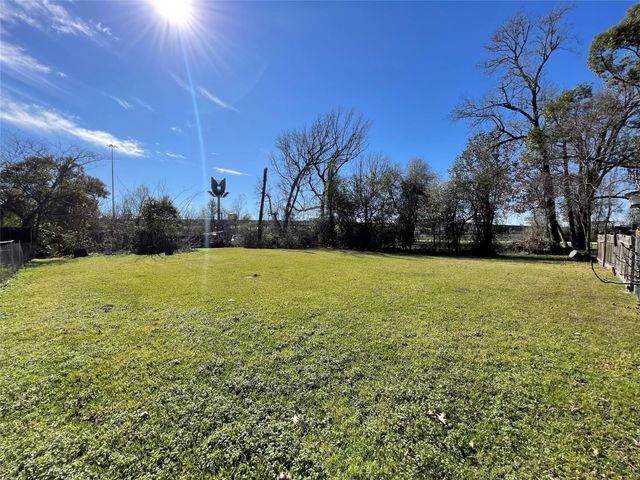 3015 Enner Road, Orange, TX 77632