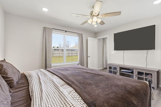 105 E Rosalie Street, Strafford, MO 65757