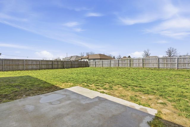 105 E Rosalie Street, Strafford, MO 65757