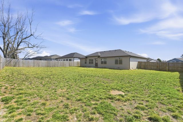 105 E Rosalie Street, Strafford, MO 65757