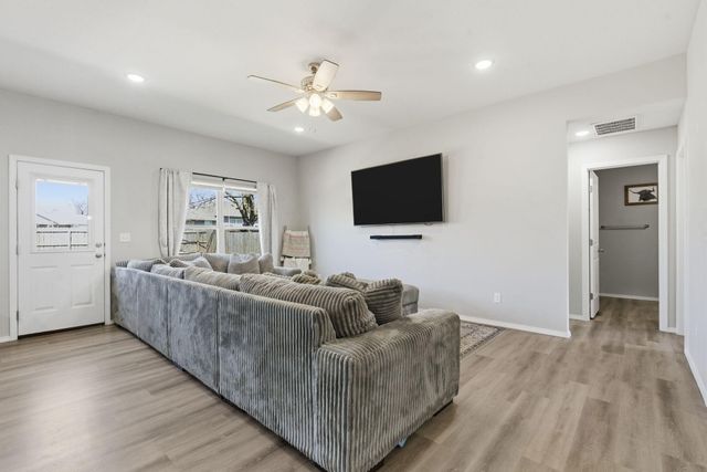 105 E Rosalie Street, Strafford, MO 65757