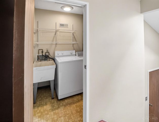 5265 Eaglesnest Drive, Cincinnati, OH 45248