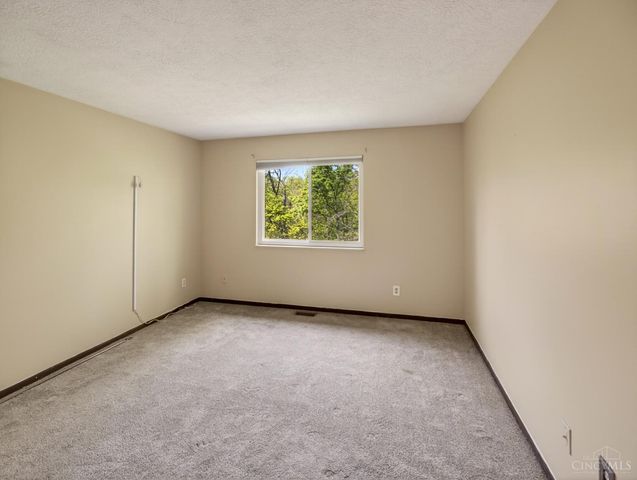 5265 Eaglesnest Drive, Cincinnati, OH 45248