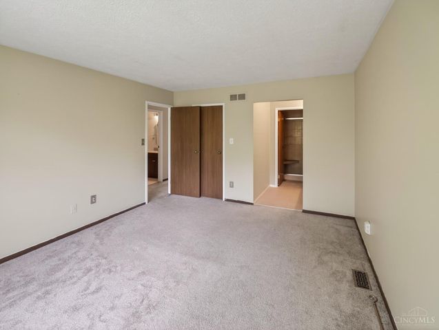 5265 Eaglesnest Drive, Cincinnati, OH 45248