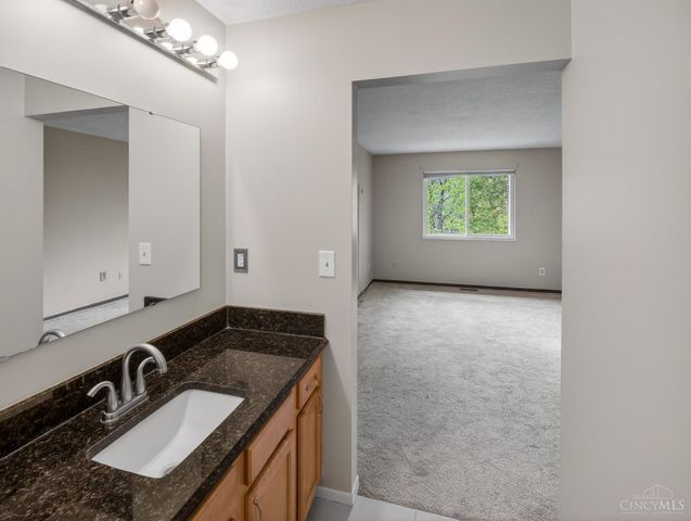 5265 Eaglesnest Drive, Cincinnati, OH 45248