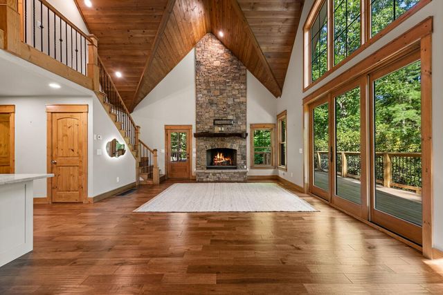 2634 Mountain Tops Road, Blue Ridge, GA 30513