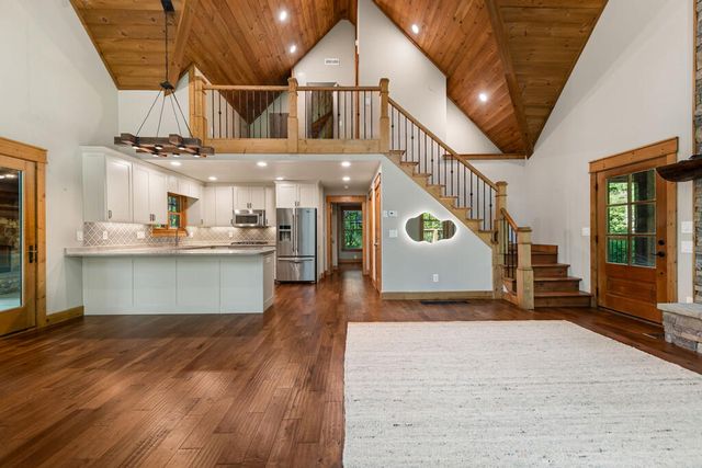 2634 Mountain Tops Road, Blue Ridge, GA 30513