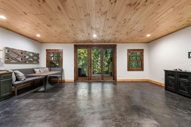 2634 Mountain Tops Road, Blue Ridge, GA 30513