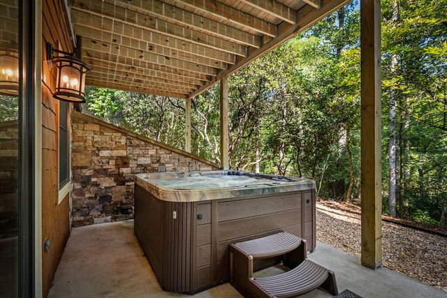 2634 Mountain Tops Road, Blue Ridge, GA 30513