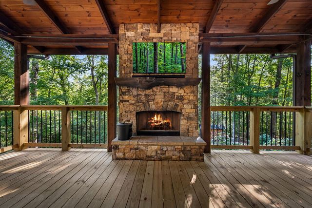 2634 Mountain Tops Road, Blue Ridge, GA 30513