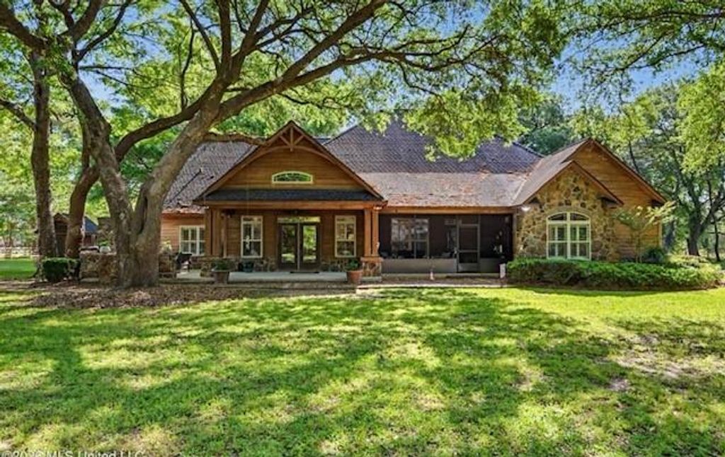 17713 Highway 613, Moss Point, MS 39562 — exterior