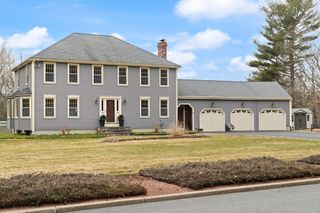 3 Daniels Rd, Mendon, MA 01756