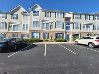 225 Windmill Ct, Lopatcong Twp., NJ 08865