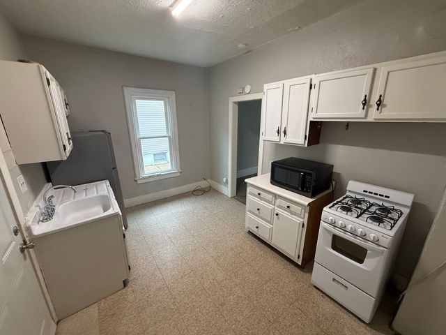 773 E New York Street B, Aurora, IL 60505