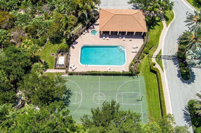 135 SW WALKING Path, Stuart, FL 34997