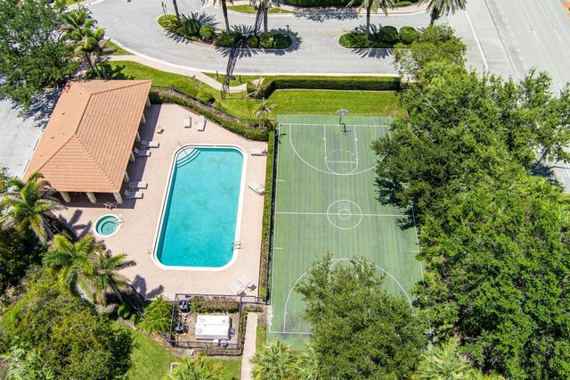 135 SW WALKING Path, Stuart, FL 34997