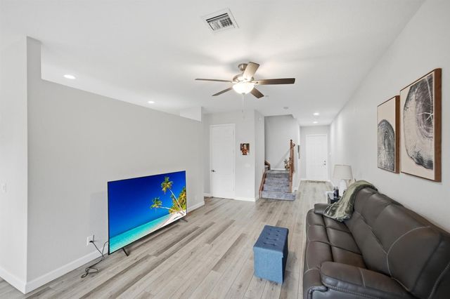 135 SW WALKING Path, Stuart, FL 34997