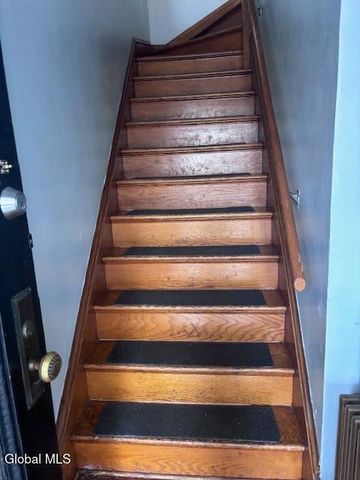 17 Cuyler Avenue 2nd Floor, Albany, NY 12209