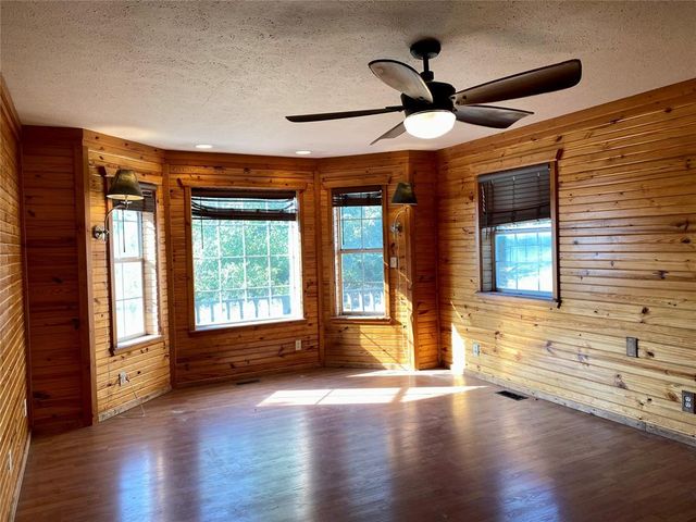 3927 Rocky Ridge Road, Ponca City, OK 74640