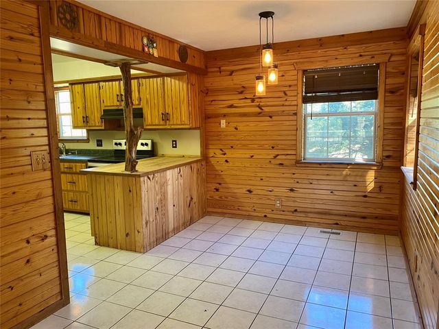 3927 Rocky Ridge Road, Ponca City, OK 74640